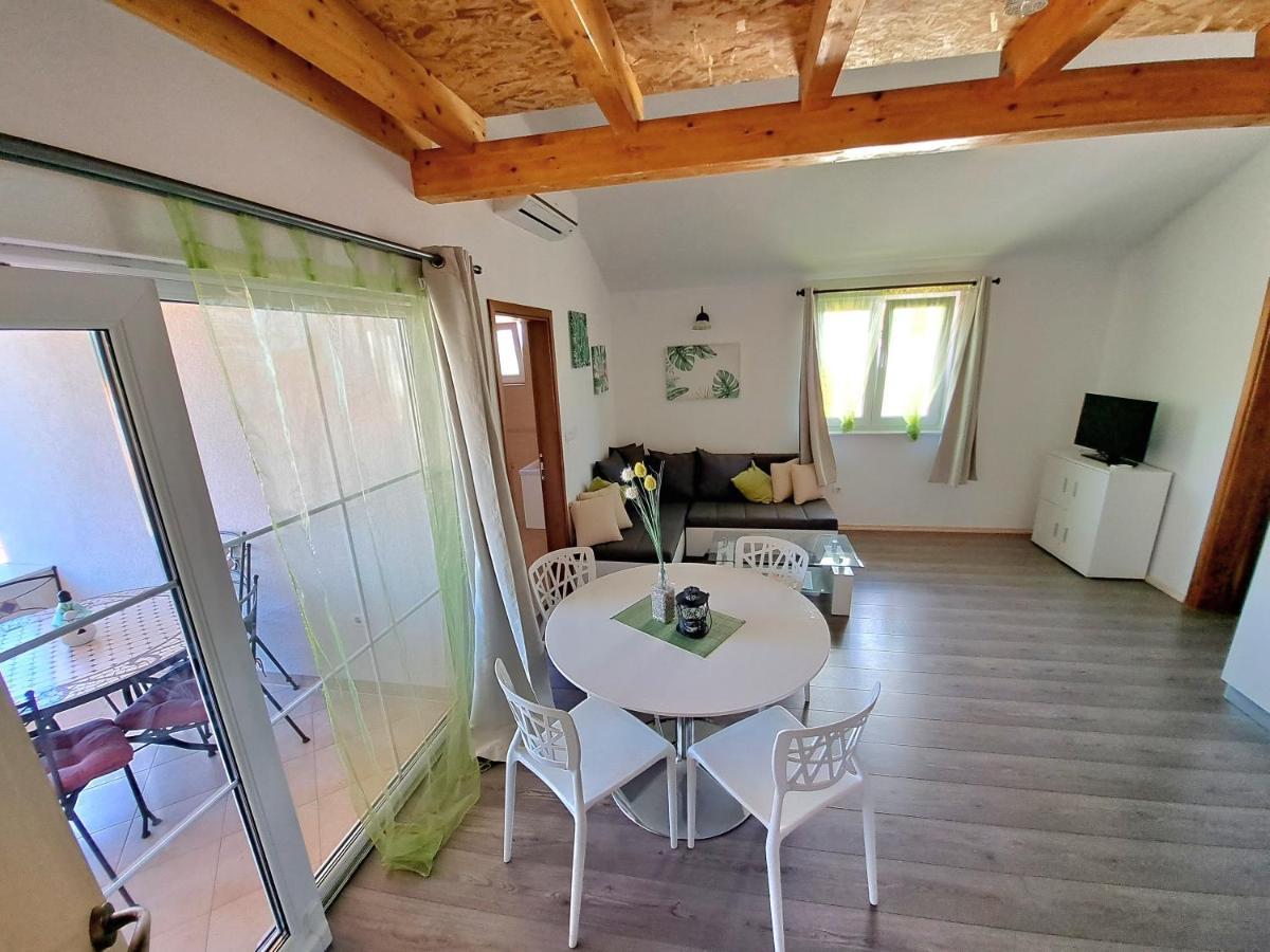 Apartment Oaza Mira Tribalj Eksteriør billede