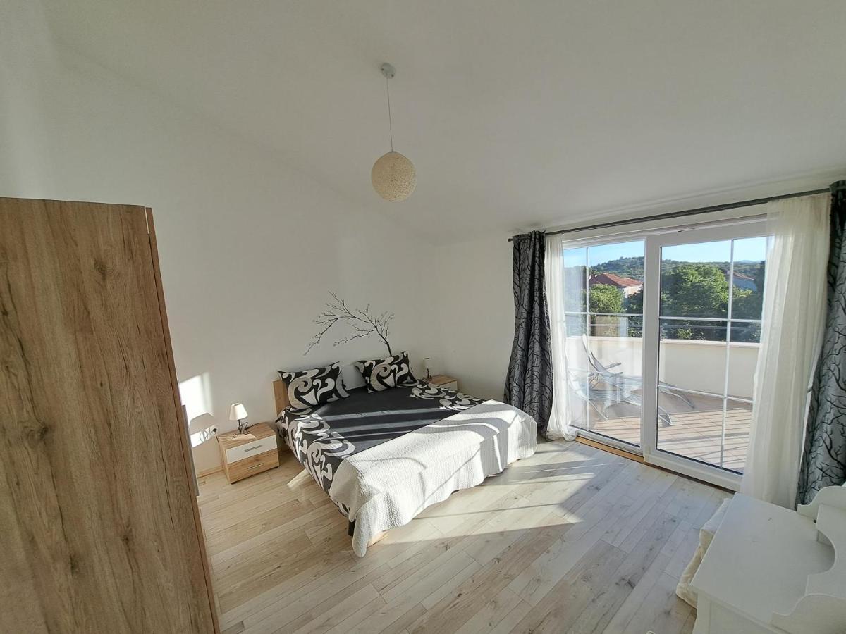 Apartment Oaza Mira Tribalj Eksteriør billede